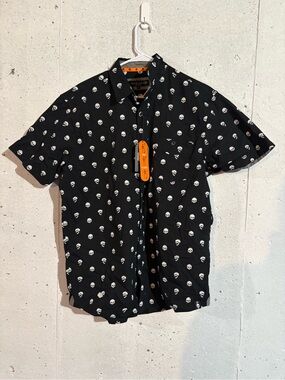 NWT Free Planet Skull Button Down Shirt | Size: XL